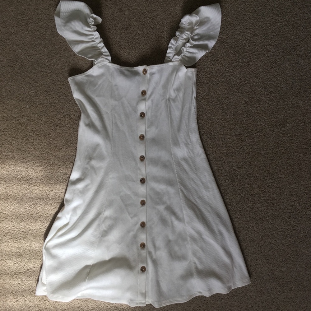Adorable white dress- on or off shoulder NWOT